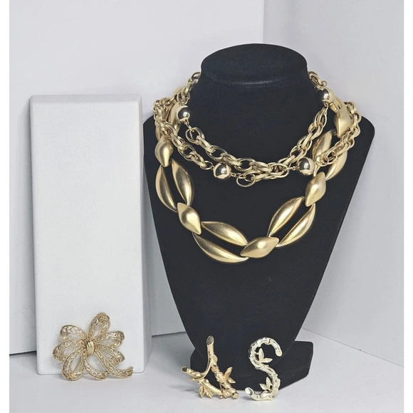 Estate Jewelry - Vintage Signed & Unsigned Costume Jewelry Gold-Tone Lot (Necklaces & Brooches)